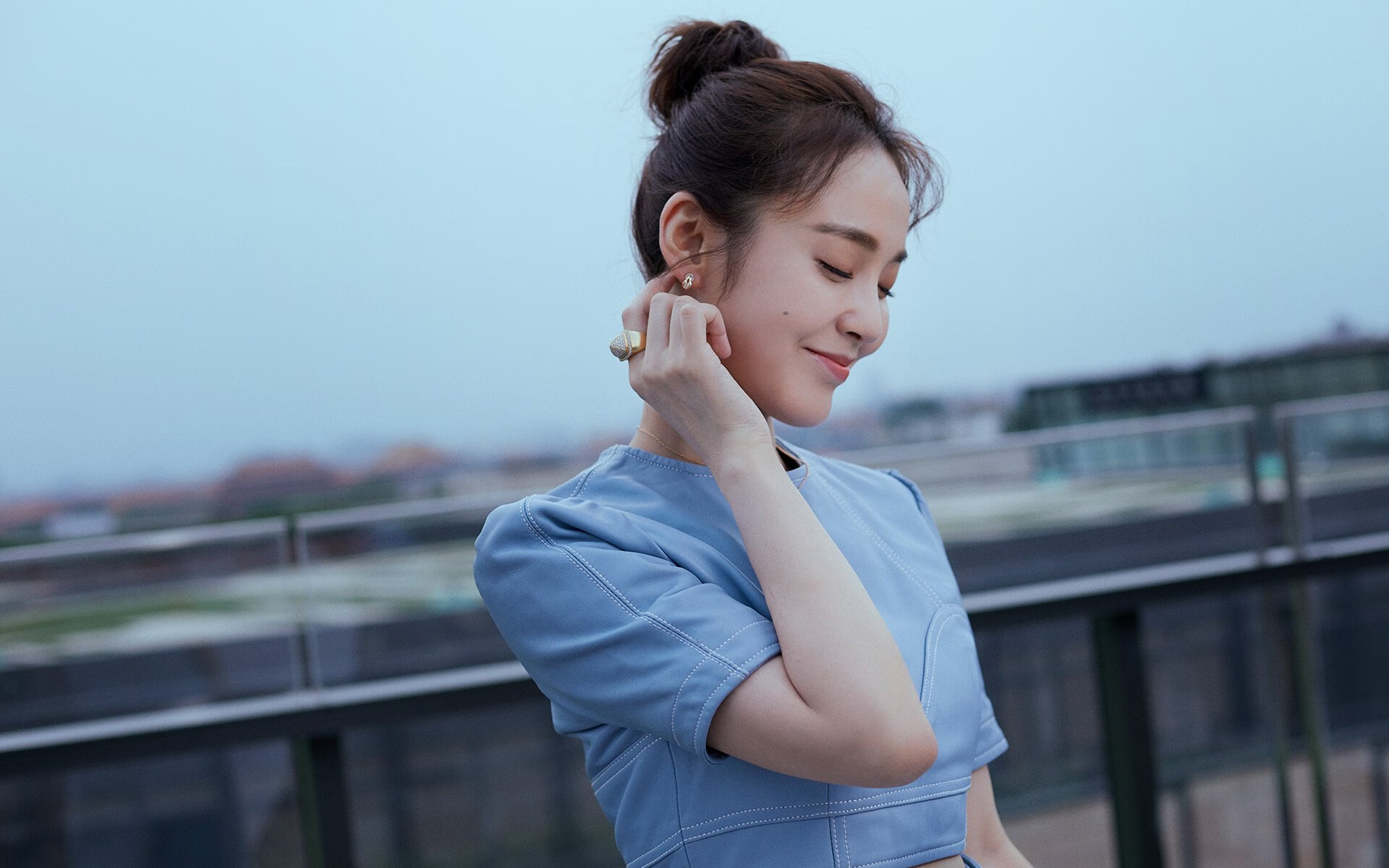 “中国女足在国际比赛中继续创造佳绩，逐步迈向世界舞台”，中国女足出线渺茫