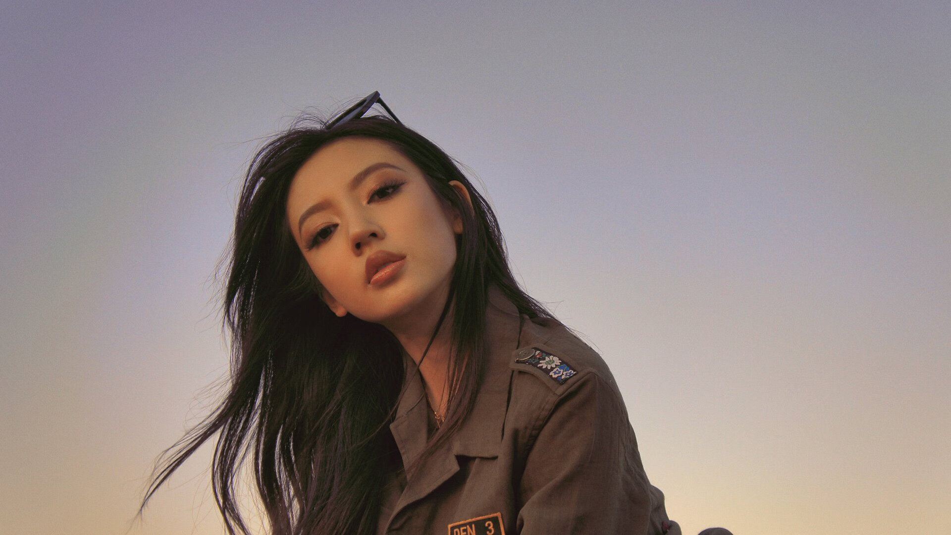 “悬崖飞跃：悬崖边的极限运动”，悬崖飞翔