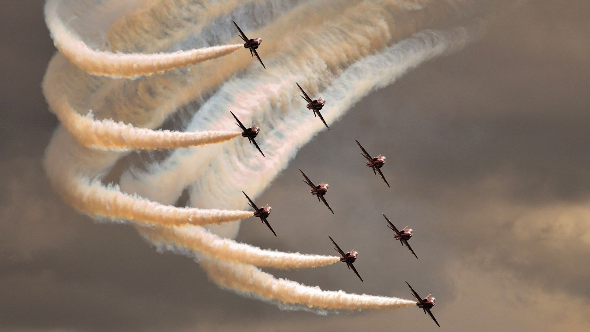 “英超最后几轮，胜负关系到冠军归属”，英超后几名降级