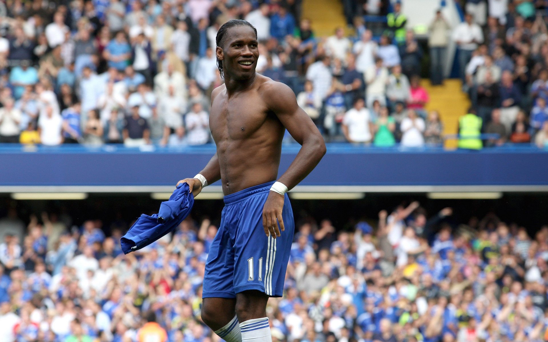 爱游戏-瑞士后卫雪地鱼跃救球，GIF疯传全网