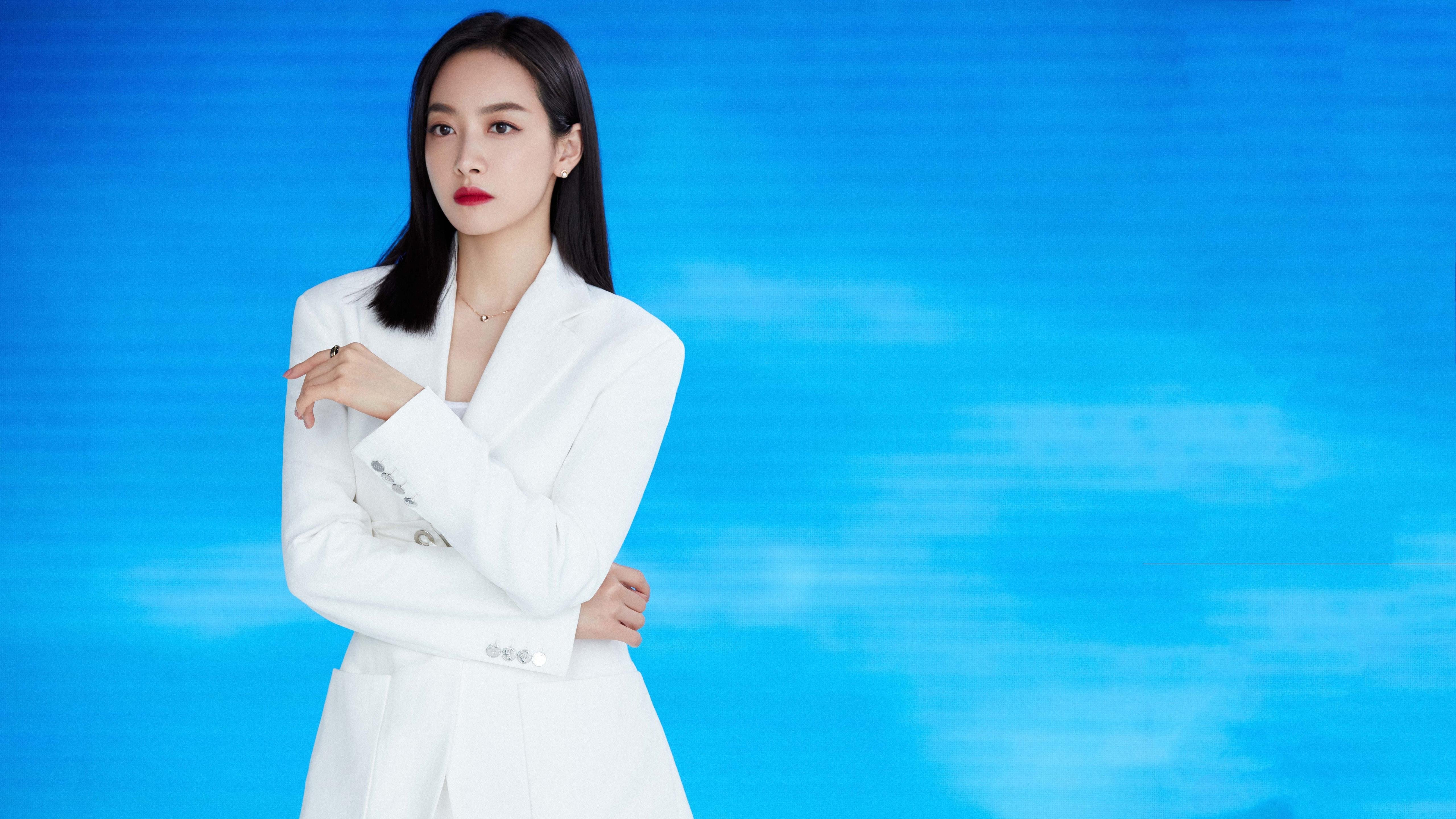 瑞士后卫雪地鱼跃救球，GIF疯传全网