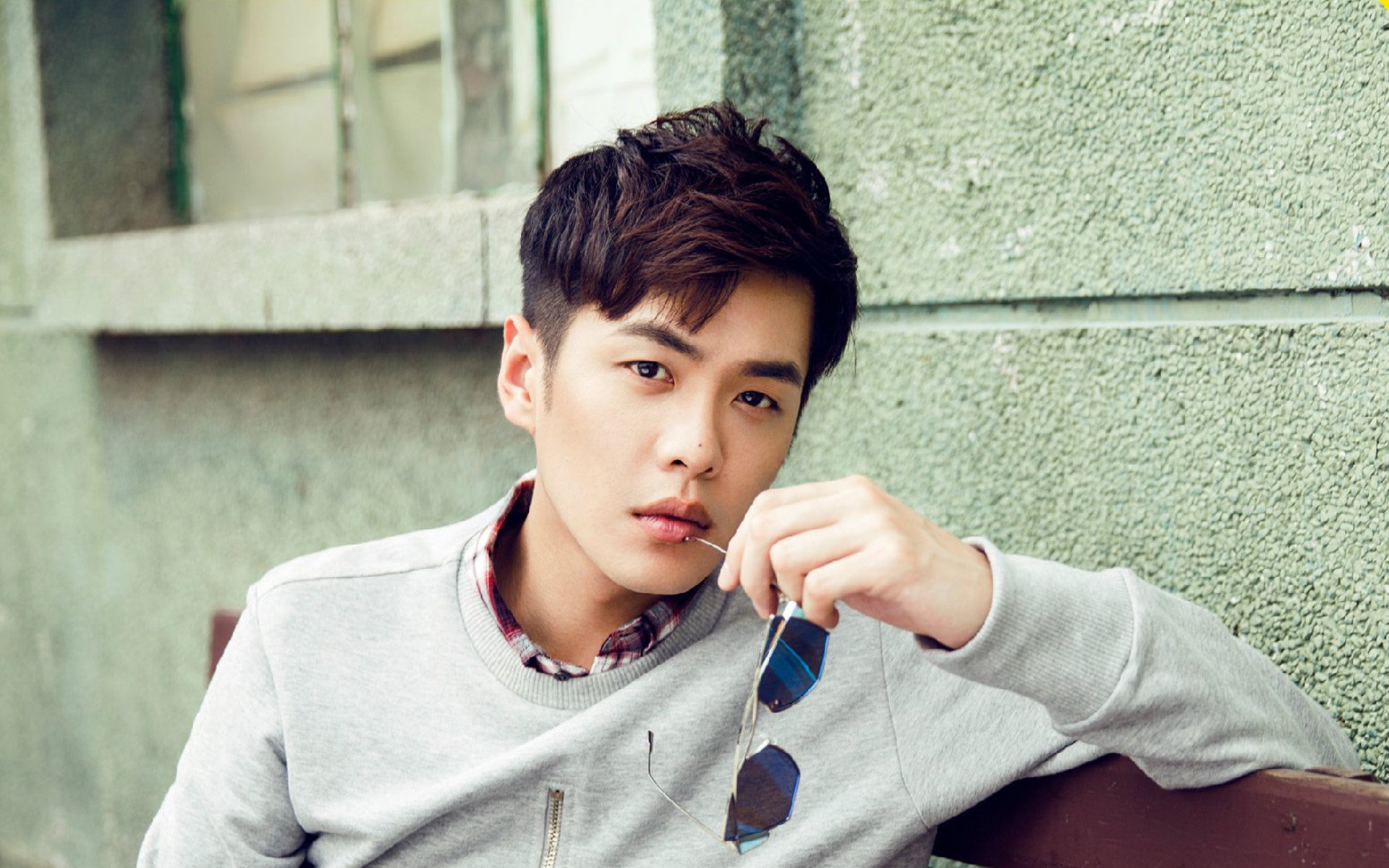 爱游戏综合娱乐-多特蒙德客场1-1战平奥格斯堡，遭遇平局，多特蒙德对奥格斯堡比分预测