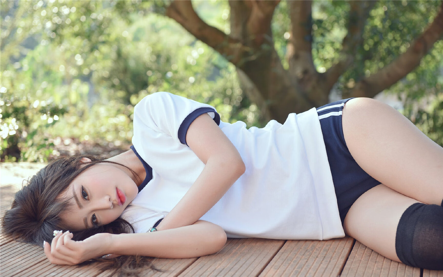 AYX GAMING-詹姆斯迎来生涯第九百胜湖人全队齐庆祝，詹姆斯获胜