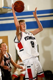 爱游戏电竞官网-各大豪门主帅战术风格全面对比，各大豪门球衣